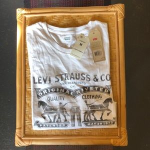 Levi’s logo t-shirt